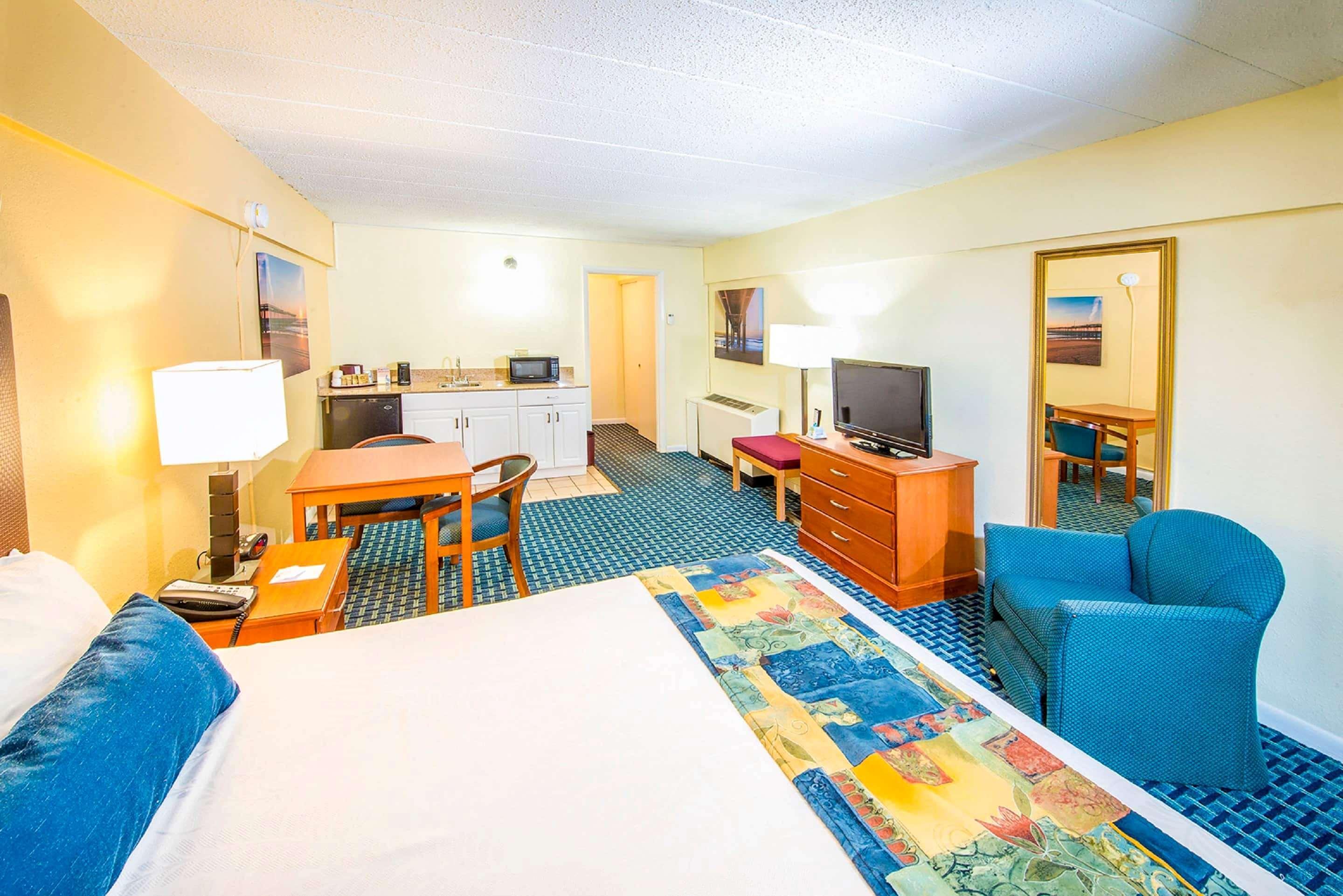 Ramada By Wyndham Virginia Beach Exterior foto